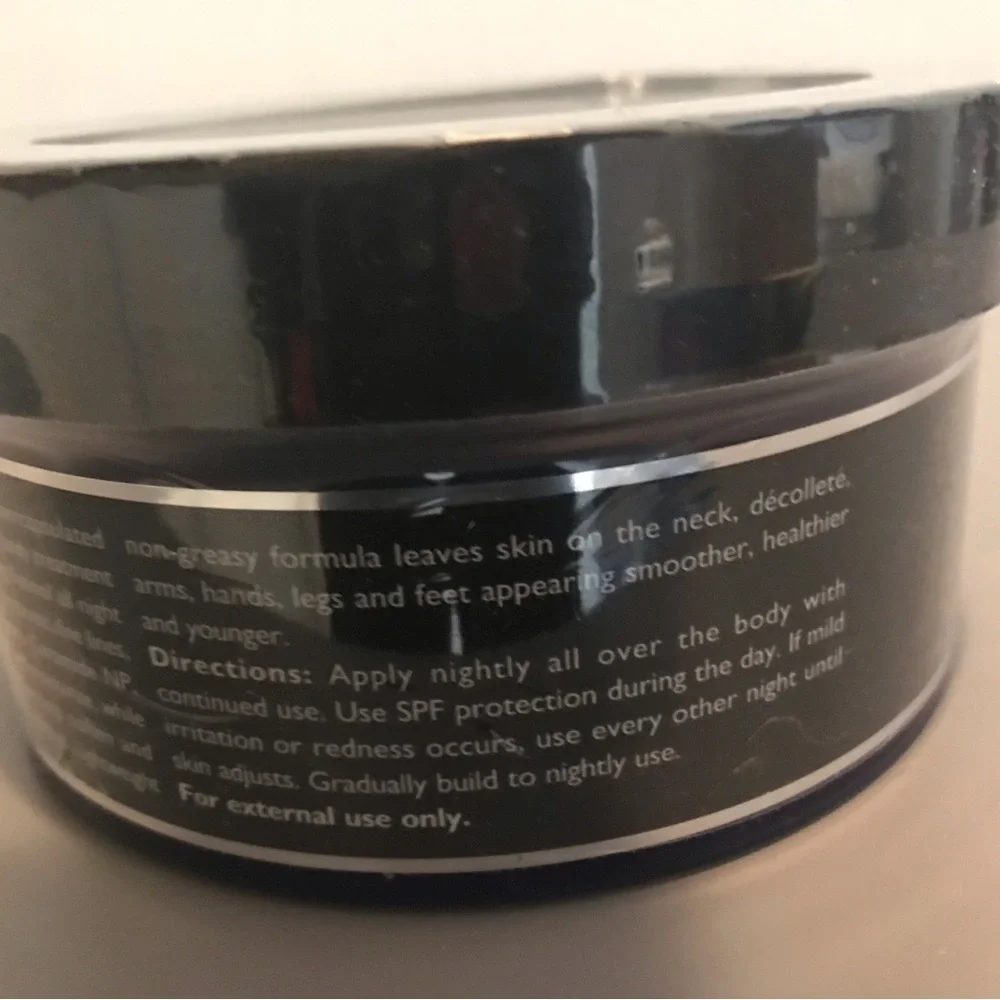 Peter Thomas Roth Retinol Fusion PM Body Moisturizing Treatment - Black